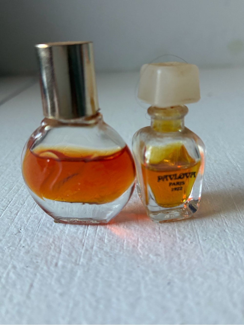 Two Miniature Perfumes – Gloria Vanderbilt & Pavlova by Payot